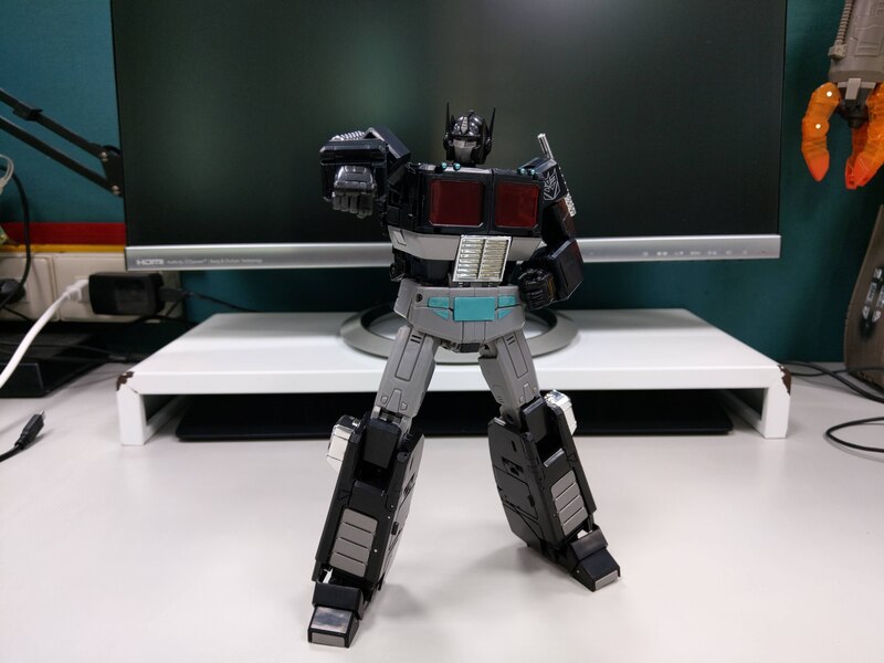 MP 49 Black Convoy In Hand Images Gallery  (11 of 23)